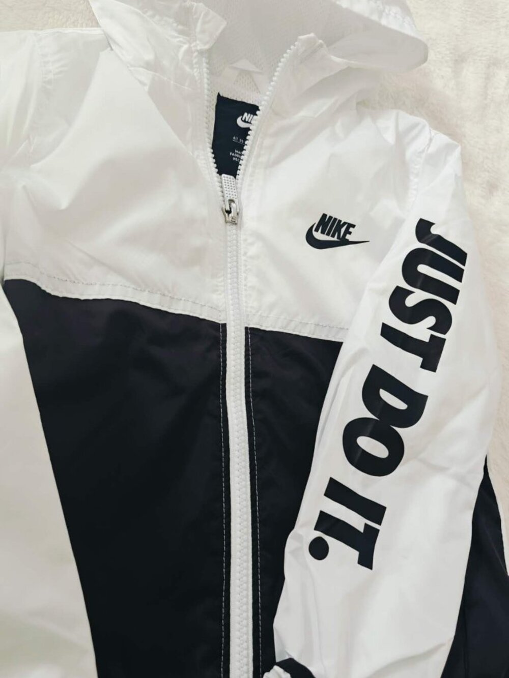 NWT Nike Kid's Just Do It Windrunner Hooded Windbreaker water-resistant - Picture 3 of 3